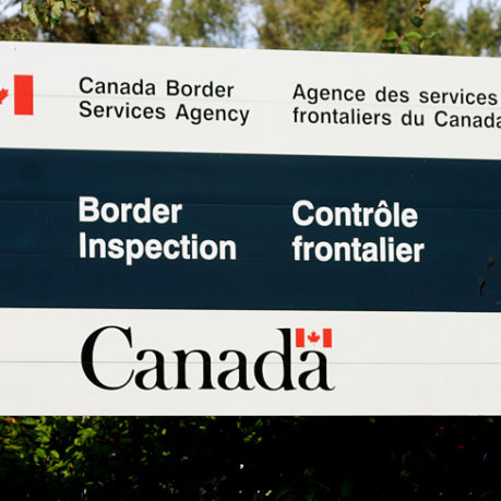 Welcome to Canada sign