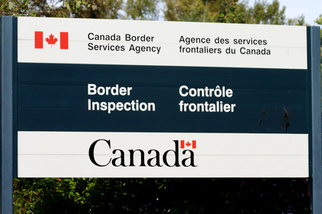 Welcome to Canada sign