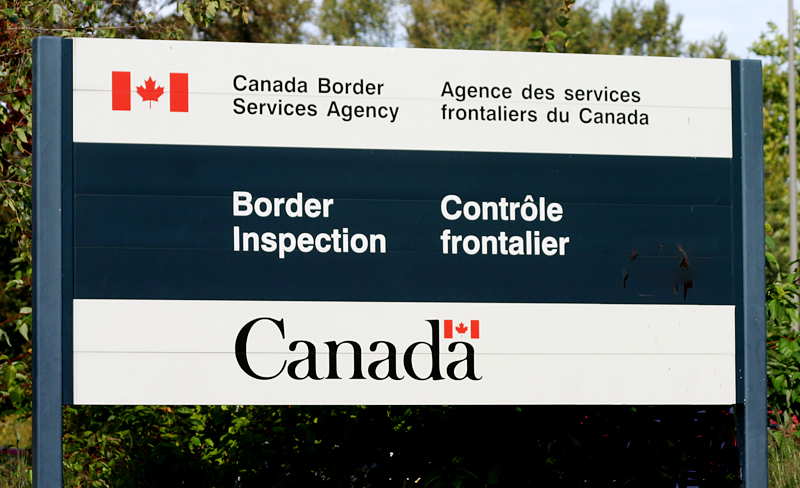 Welcome to Canada sign