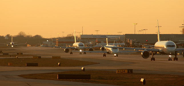 airplanes taxiway