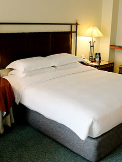 Grand Hyatt Muscat bed
