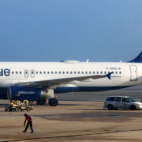JetBlue Airways A318-321 airplane