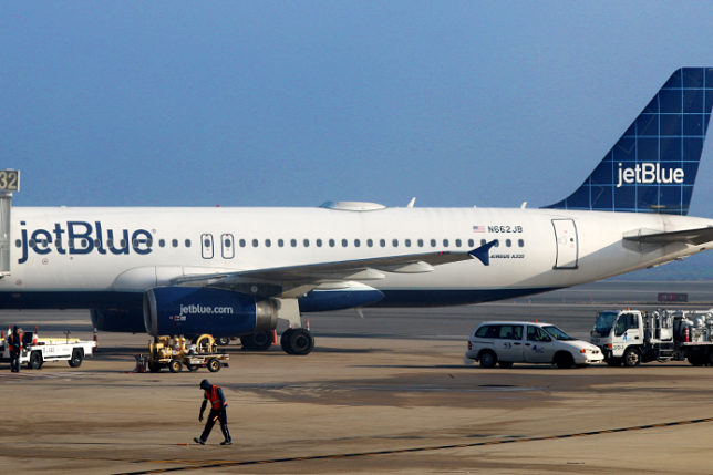 JetBlue Airways A318-321 airplane