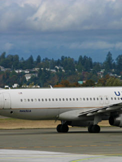 United Airlines Airbus A320-232 On Taxiway