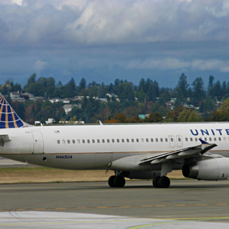 United Airlines Airbus A320-232 On Taxiway