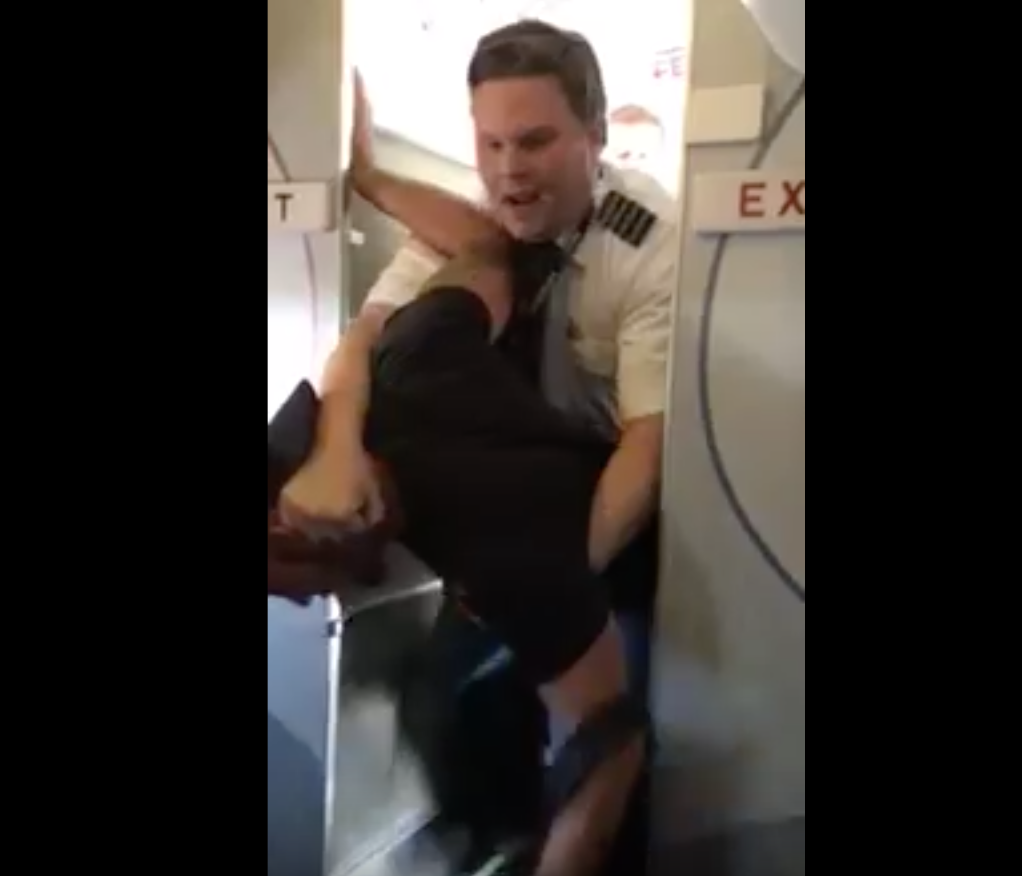 Pilot tackles passenger