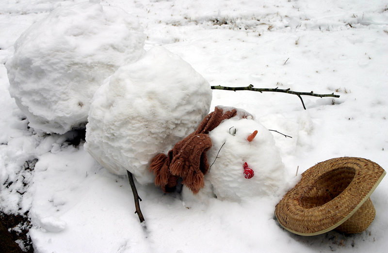 Fallen snowman