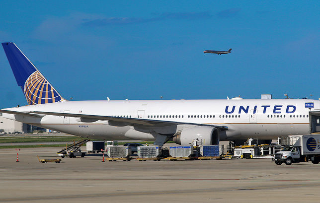 United Airlines Boeing 777-222(ER) airplane