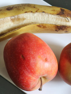 Rotten peach banana apple welcome amenity Le Meridien Nfis