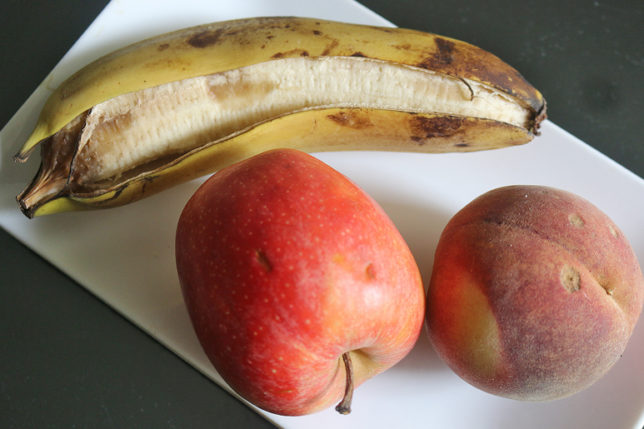 Rotten peach banana apple welcome amenity Le Meridien Nfis