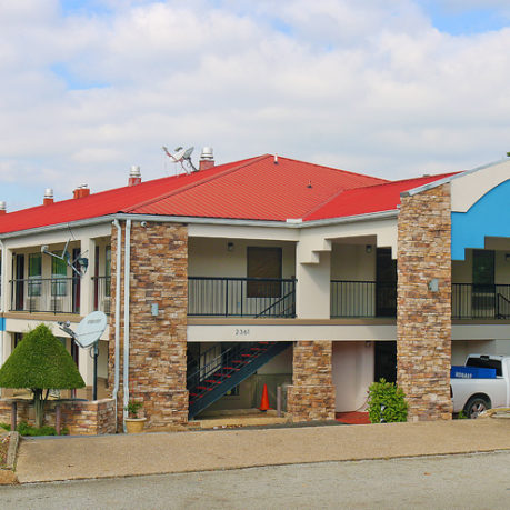 Travelodge exterior corridor