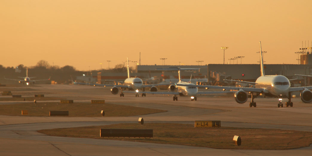 airplanes taxiway