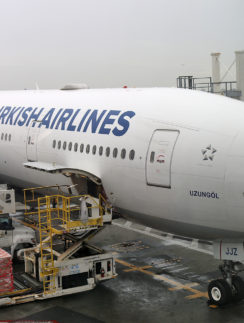 Turkish Airways Boeing 777-300