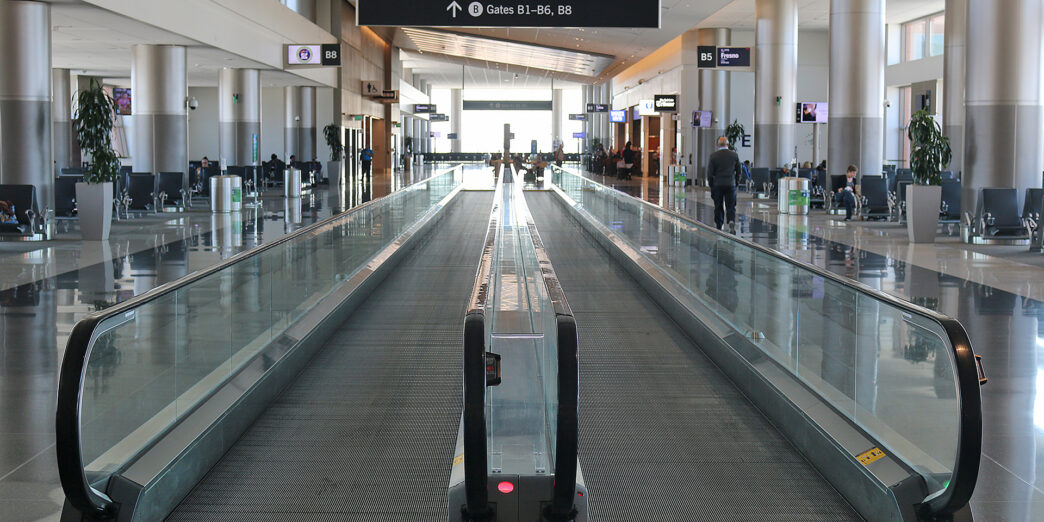 Travelator moving walkway