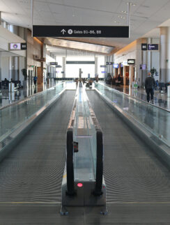 Travelator moving walkway