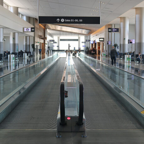 Travelator moving walkway