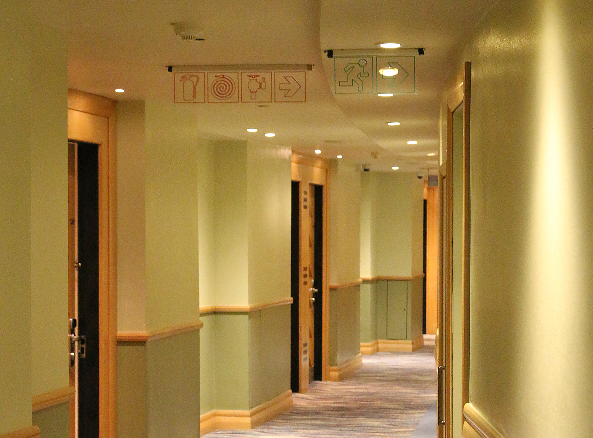 Carbon monoxide detector hotel hallway
