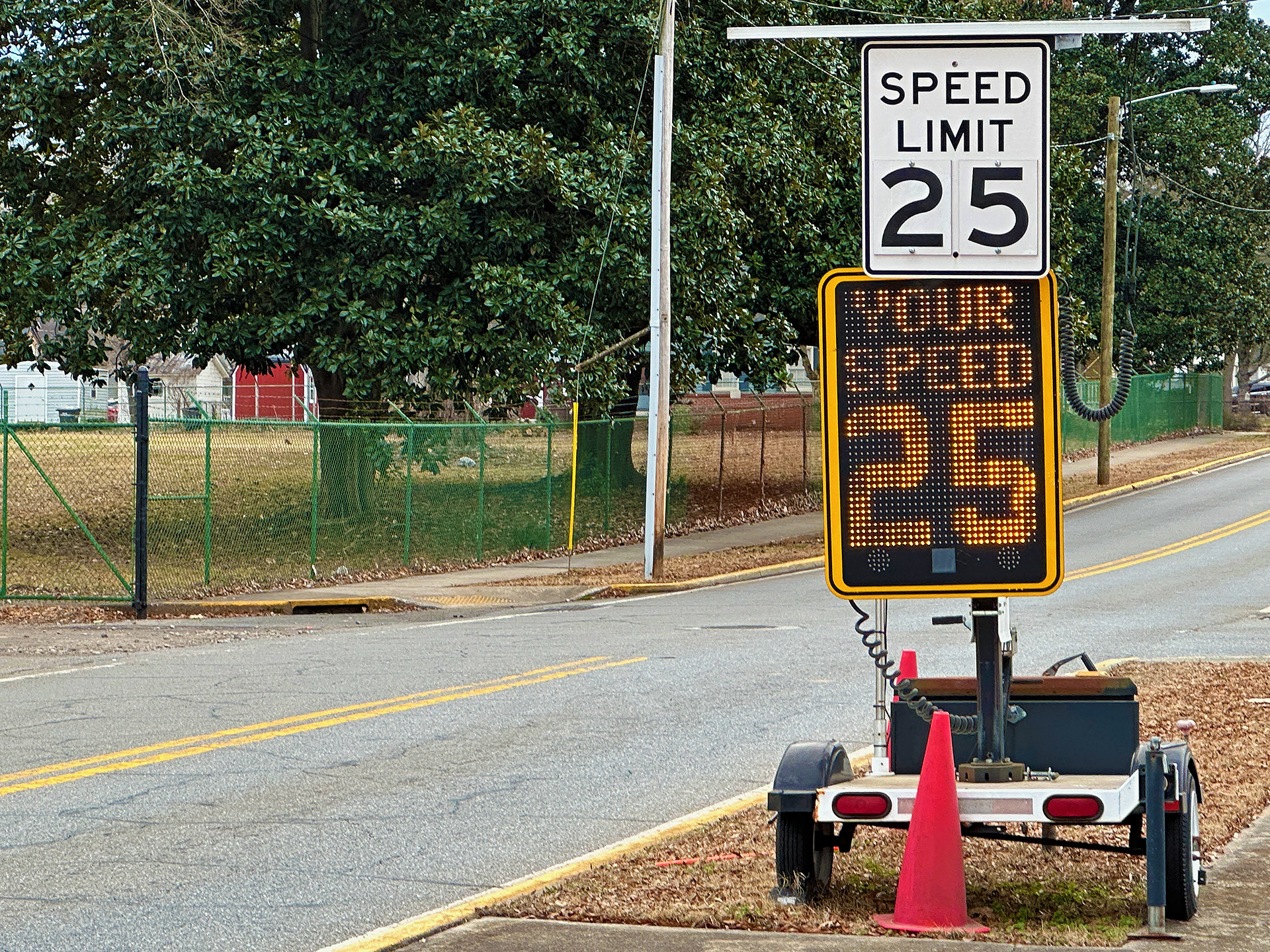 a speed limit sign on a trailer