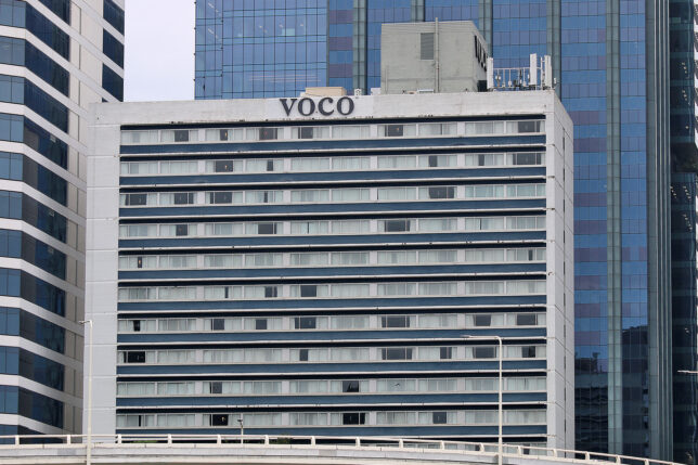 a large building with many windows