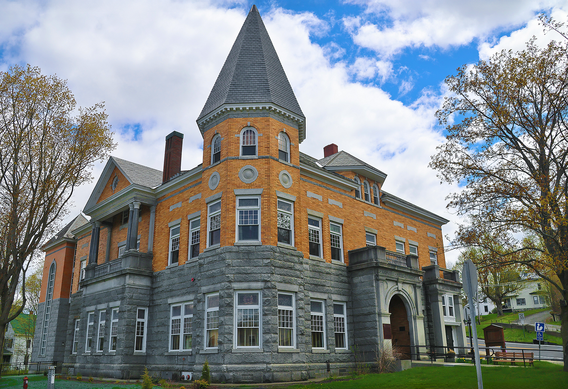 Fun With Borders: Haskell Free Library & Opera House